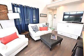 The Chicken Coop a Modern Riverfront Oasis 908