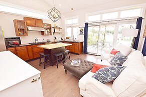 The Chicken Coop a Modern Riverfront Oasis 908