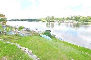 The Chicken Coop a Modern Riverfront Oasis 908