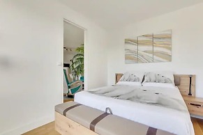 Paris luxury apartment Eiffel Tower View