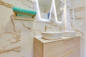 Paris luxury apartment Eiffel Tower View