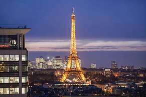 Paris luxury apartment Eiffel Tower View