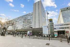 Paris luxury apartment Eiffel Tower View