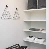 Spacious 4BR Minutes From Broadway- Sleeps 14