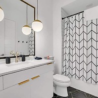 Spacious 4BR Minutes From Broadway- Sleeps 14