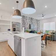 Spacious 4BR Minutes From Broadway- Sleeps 14