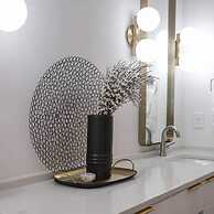 Spacious 4BR Minutes From Broadway- Sleeps 14