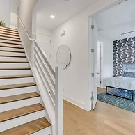 Spacious 4BR Minutes From Broadway- Sleeps 14