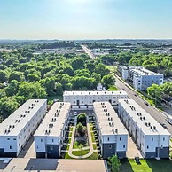 Spacious 4BR Minutes From Broadway- Sleeps 14