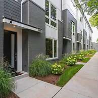 Spacious 4BR Minutes From Broadway- Sleeps 14