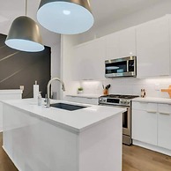 Spacious 4BR Minutes From Broadway- Sleeps 14