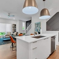 Spacious 4BR Minutes From Broadway- Sleeps 14