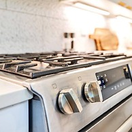 Spacious 4BR Minutes From Broadway- Sleeps 14