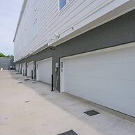 Spacious 4BR Minutes From Broadway- Sleeps 14