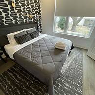 Spacious 4BR Minutes From Broadway- Sleeps 14