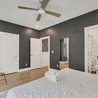 Spacious 4BR Minutes From Broadway- Sleeps 14