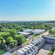 Spacious 4BR Minutes From Broadway- Sleeps 14