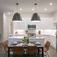 Spacious 4BR Minutes From Broadway- Sleeps 14