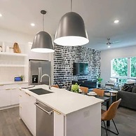 Spacious 4BR Minutes From Broadway- Sleeps 14