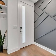 Spacious 4BR Minutes From Broadway- Sleeps 14