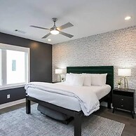 Spacious 4BR Minutes From Broadway- Sleeps 14