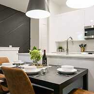 Spacious 4BR Minutes From Broadway- Sleeps 14