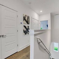 Spacious 4BR Minutes From Broadway- Sleeps 14