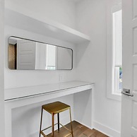 Spacious 4BR Minutes From Broadway- Sleeps 14