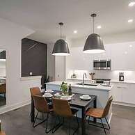 Spacious 4BR Minutes From Broadway- Sleeps 14