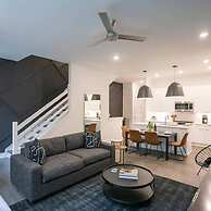 Spacious 4BR Minutes From Broadway- Sleeps 14