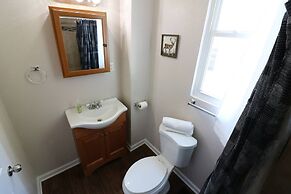 Windsor Park Pad apt 2 min to Mass Ave With AC