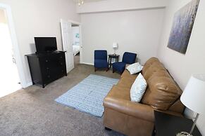 Windsor Park Pad apt 2 min to Mass Ave With AC
