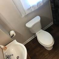 Windsor Park Pad apt 2 min to Mass Ave With AC