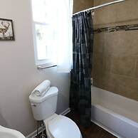 Windsor Park Pad apt 2 min to Mass Ave With AC