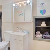 Artistic 1BR - APT - Near Downtown Mass Ave