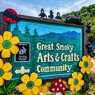 Minutes to Parkway I Pigeon Forge Sleeps 14 5BR