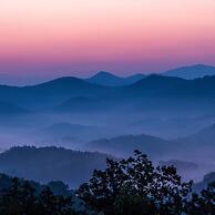 Minutes to Parkway I Pigeon Forge Sleeps 14 5BR