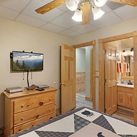 Minutes to Parkway I Pigeon Forge Sleeps 14 5BR