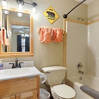 Minutes to Parkway I Pigeon Forge Sleeps 14 5BR