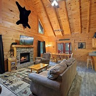 Minutes to Parkway I Pigeon Forge Sleeps 14 5BR