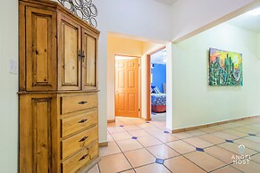 Cozy Stay 2 blocks from the beach
