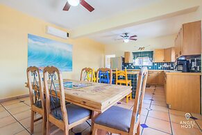 Cozy Stay 2 blocks from the beach