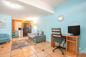 Cozy Stay 2 blocks from the beach
