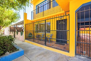 Cozy Stay 2 blocks from the beach