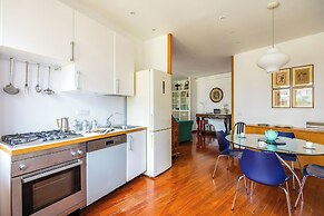 Colonna Classic Style Apartment