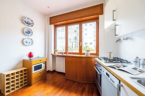 Colonna Classic Style Apartment