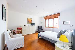 Colonna Classic Style Apartment