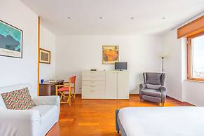 Colonna Classic Style Apartment