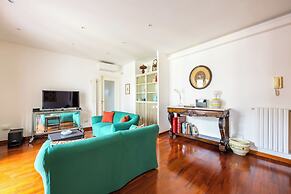 Colonna Classic Style Apartment