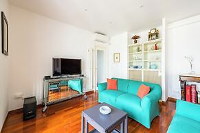 Colonna Classic Style Apartment